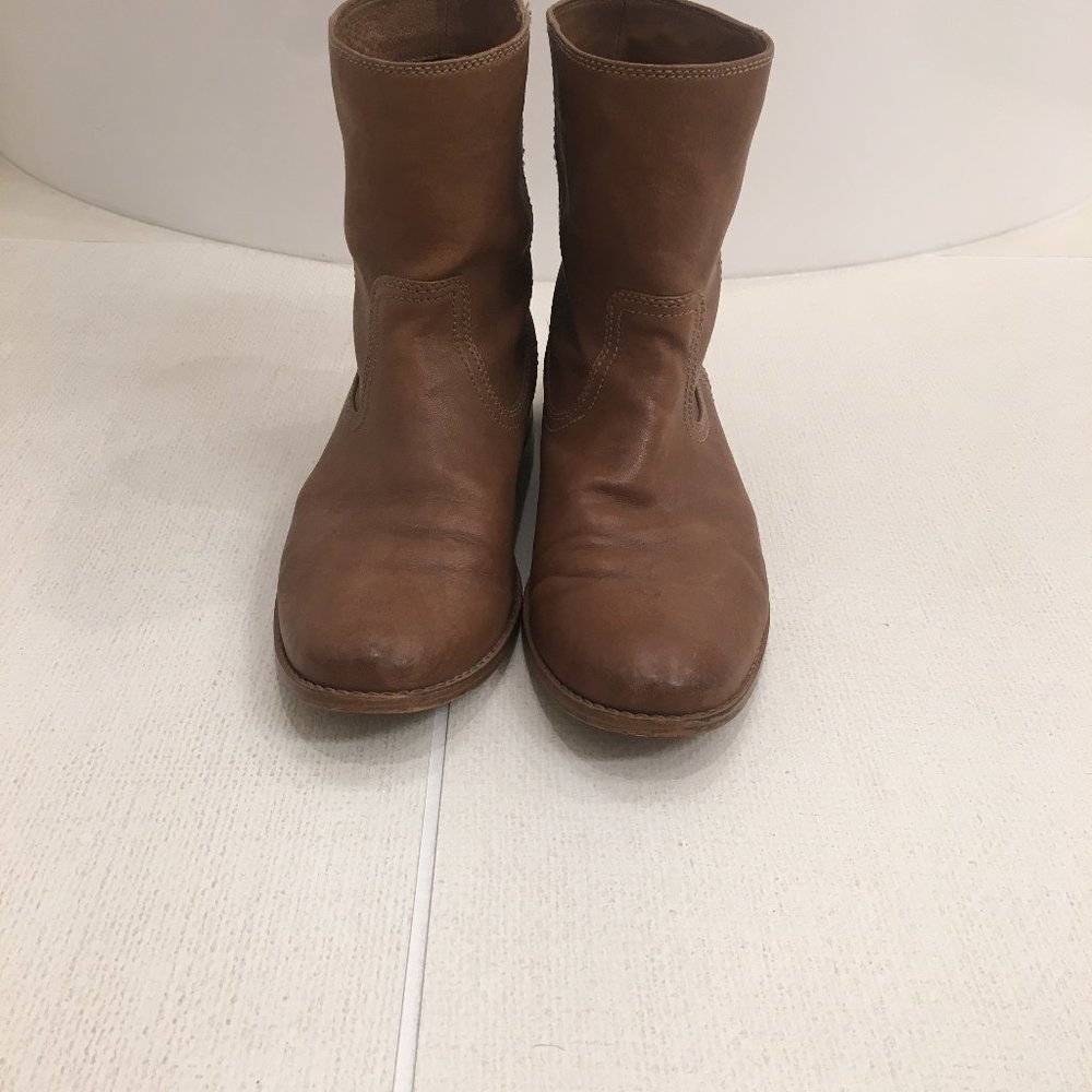 **SOLD on DePop****Distressed, Vintage Frye booties